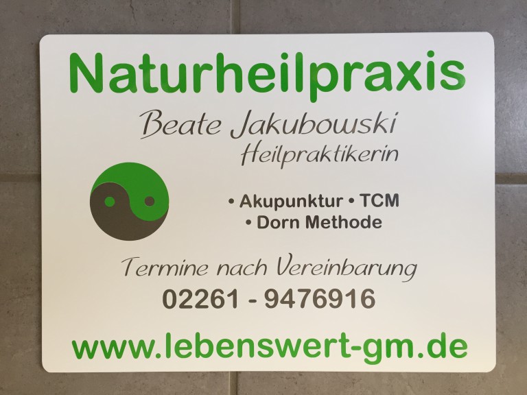 Praxisschild der Naturheilpraxis Beate Jakubowski