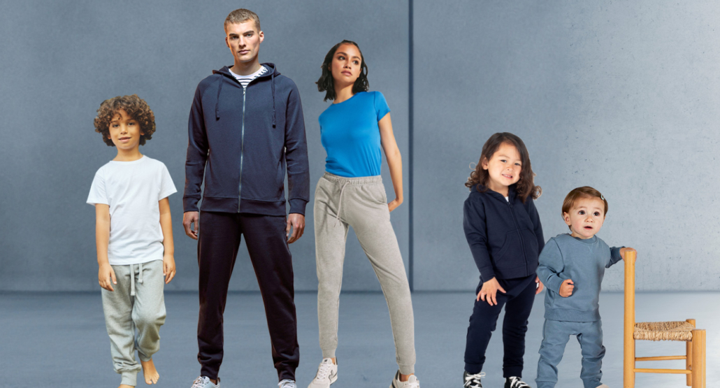 Erwachsene und Kinder in Basic-Textilien – Gesamtkatalog aller Marken