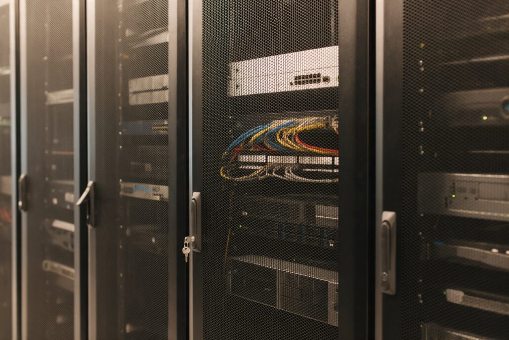 Colocation: abschließbarer Serverschrank mit eigener Kundenhardware